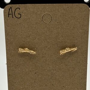 ✨5/$25✨ Gold Arrow Stud Earrings